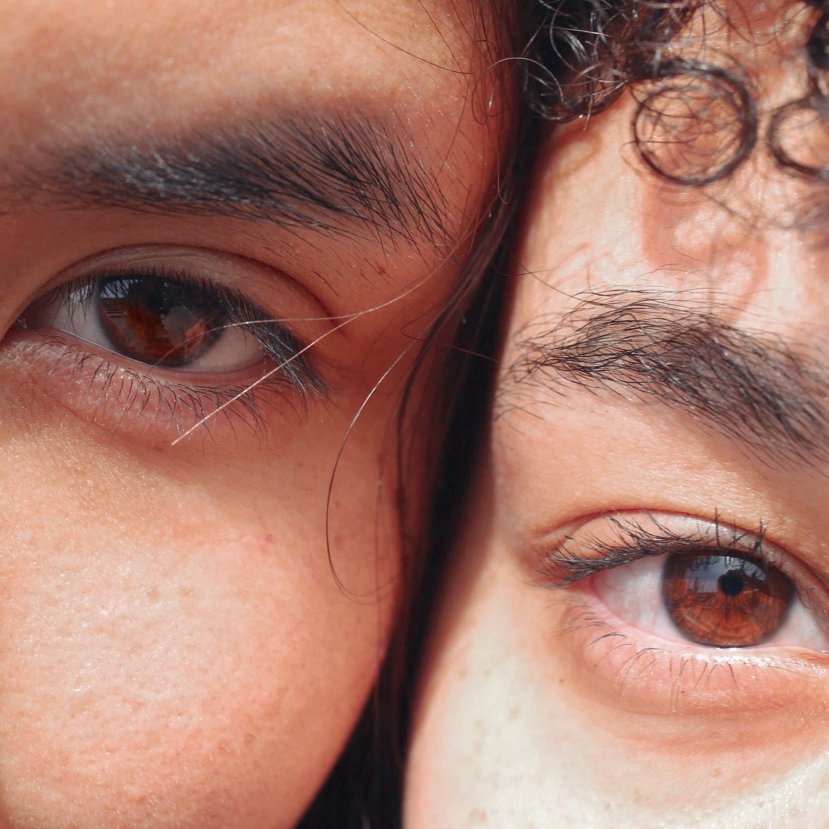 Two women's eyes and eyebrows / Pexels / Raquel