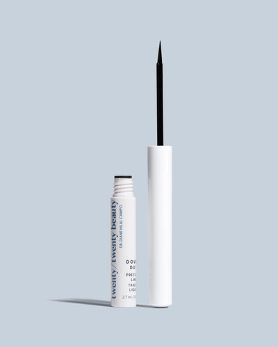Black liquid eye liner for a precise look, with hydrating castor oil and hyaluronic acid, safe for sensitive eyes